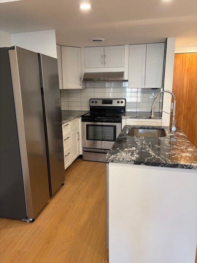 Building Photo - Welcome to Urban Elegance in the Heart of Historic Old City, Philadelphia.