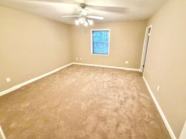 Building Photo - Now Leasing a 3-bedroom 2.5 bath Condo/Townhome