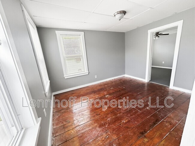 Building Photo - 142 Jewett St
