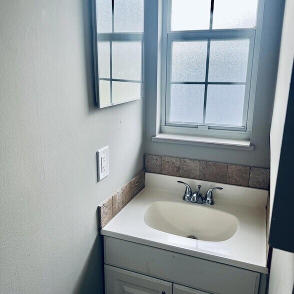 Building Photo - 530 SW Prima Vista Blvd