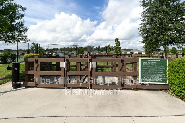 Building Photo - 1837 Amberly Dr