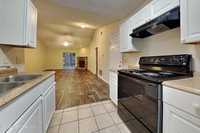 Building Photo - 11332 Island Shore Dr W