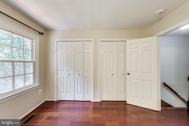 Building Photo - 3027 Mozart Dr