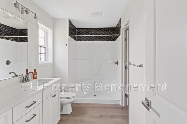 Building Photo - 709 N Abbey Rd