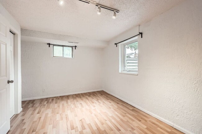 Building Photo - 2517 W Willamette Ave