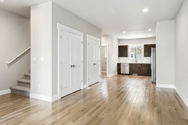 Building Photo - Brand New Townhouse in Yakima!