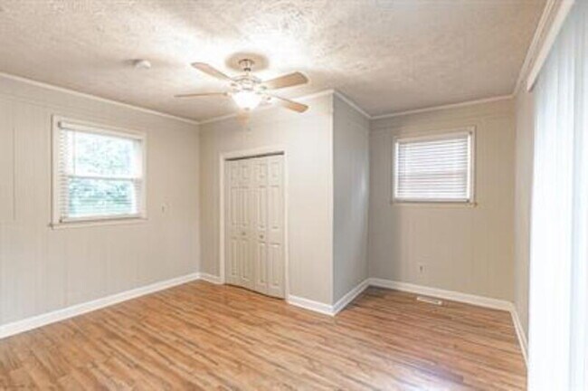Building Photo - 205 N Glover St