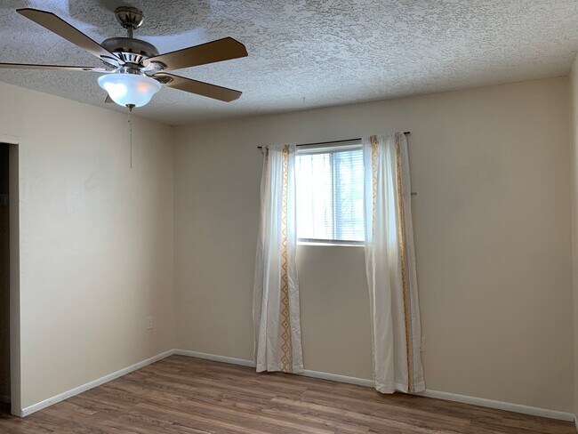 Building Photo - Lovely 2 Bedroom, 2 Bath Home Near Old Town! Available Now!