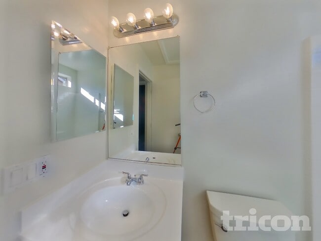 Building Photo - 2601 S 79th Dr