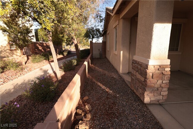 Building Photo - 5940 Feral Garden St