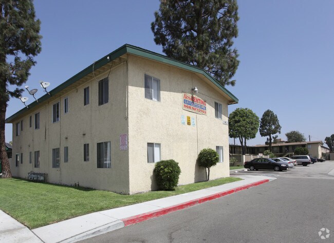 Building Photo - Downey Villas