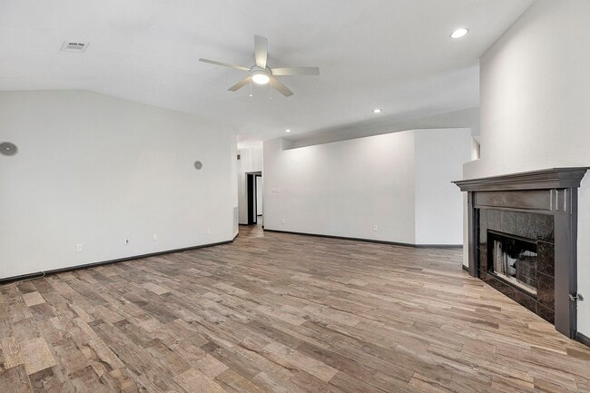 Building Photo - 20815 Whitevine Way