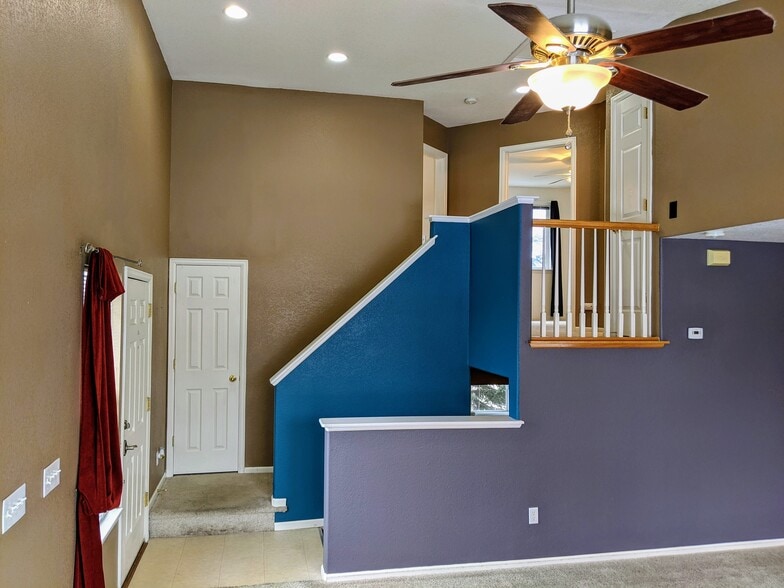 1st Floor Entry and 2nd Floor Landing - 6803 Autumn Ridge Dr