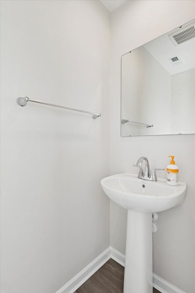 Building Photo - Brand-New Ryan Homes End Unit Townhome – Be the First to Move In!