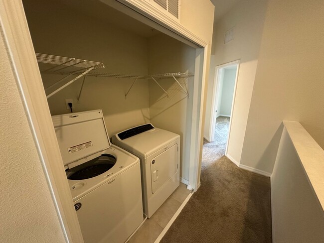Building Photo - 3bd/2.5ba Beautiful Townhome! Move In ASAP!