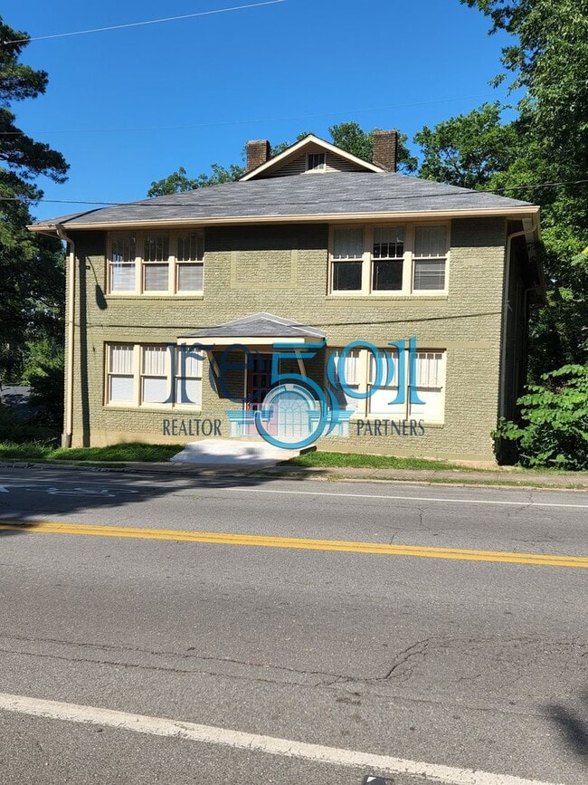 Building Photo - 1305 Kavanaugh Blvd