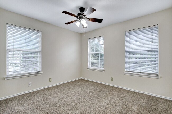 Building Photo - ***APPLICATION CURRENTLY UNDER REVIEW***MO...