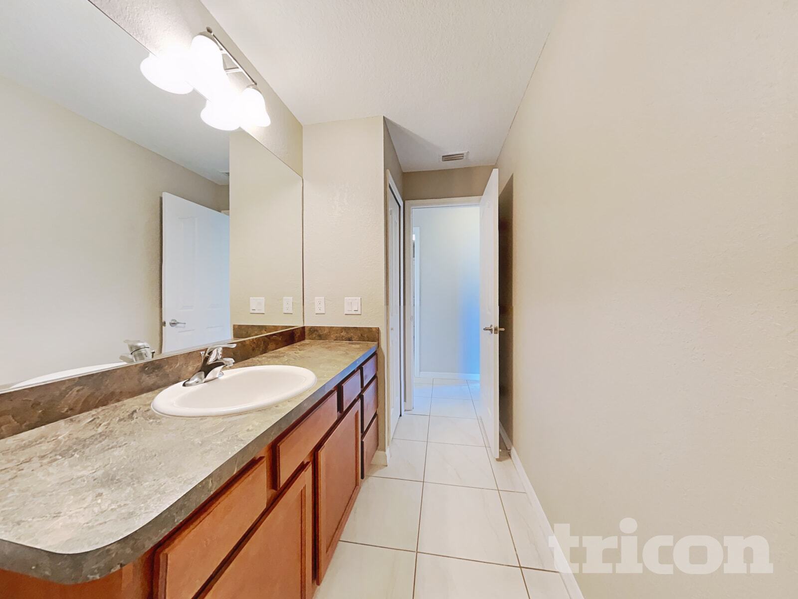 Building Photo - 2099 Godfrey Ave