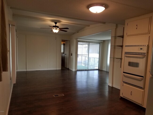 Building Photo - 2650 W Union Hills Dr