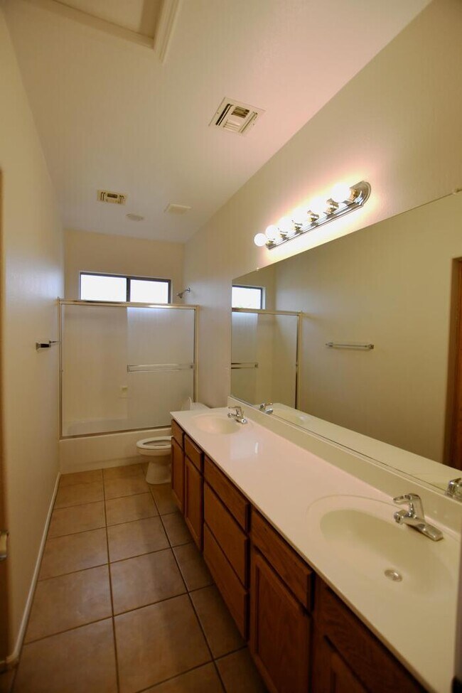 Building Photo - 1646 E Hawken Pl