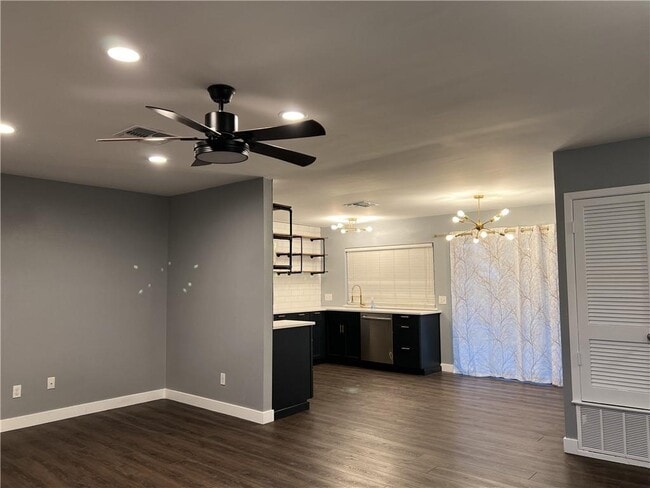 Building Photo - 7004 Colony Park Dr