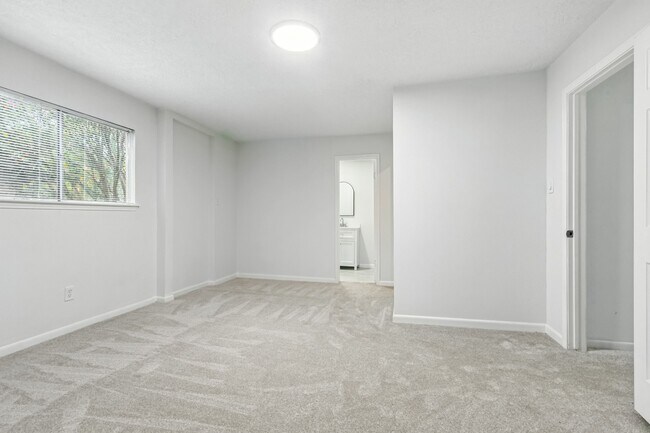 Building Photo - 606 Orangewood Dr