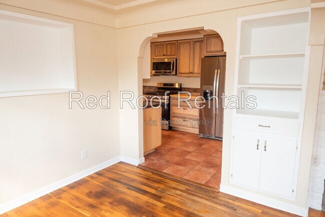 Building Photo - 1523 4th Ave NW