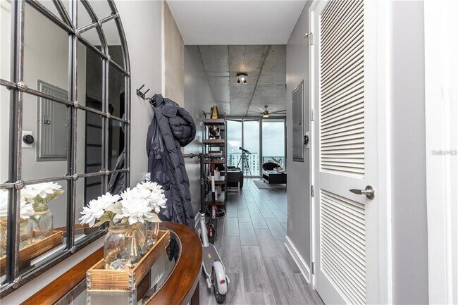 Building Photo - 777 N Ashley Dr