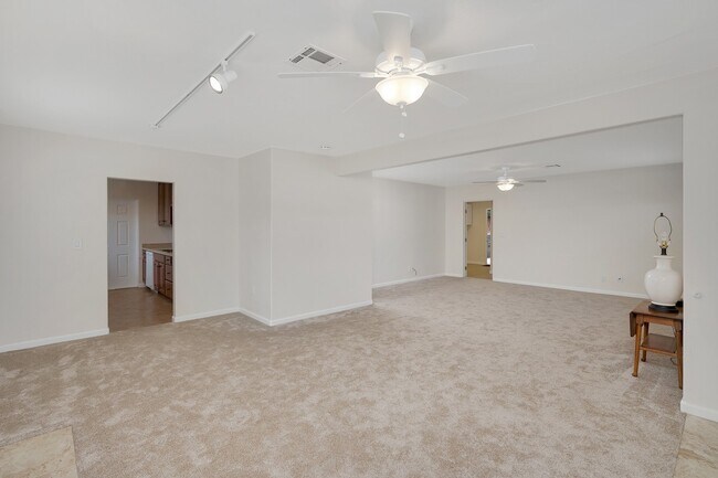Building Photo - Single Level Family House
