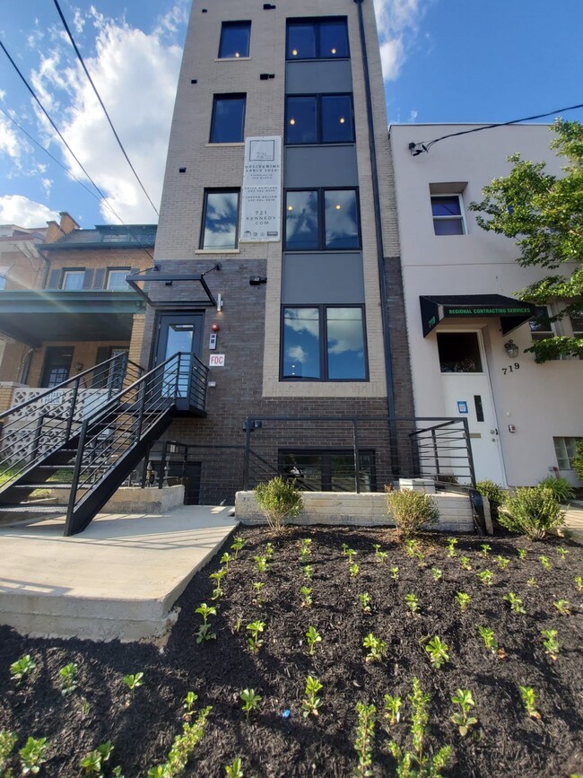 Building Photo - 721 Kennedy St NW