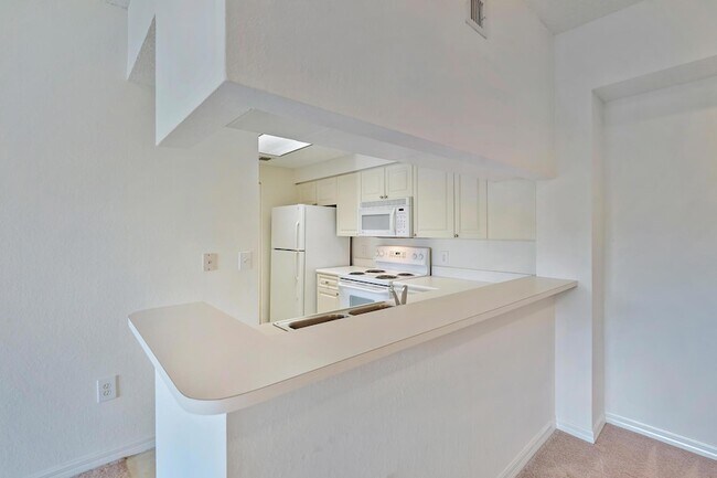 Building Photo - 3022 Alcazar Pl