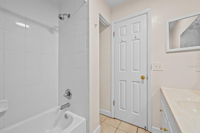 Building Photo - 7209 SW 45th Pl