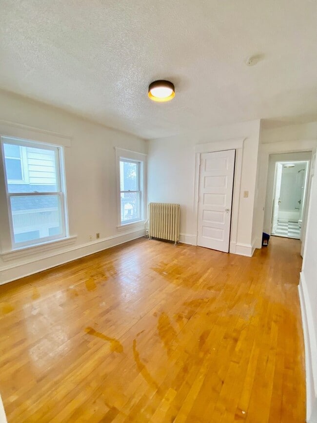 Building Photo - 835 Margaret St