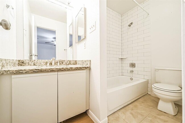 Building Photo - 9850 Pagewood Ln