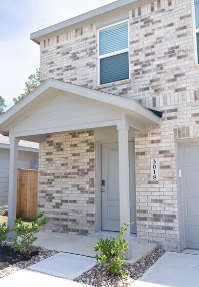 Building Photo - 3018 Mallorca Dr
