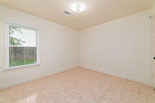 Building Photo - 13123 Careywood Dr