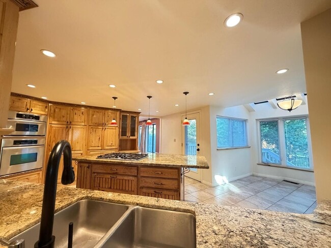 Building Photo - 2298 E Oak Leaf Way