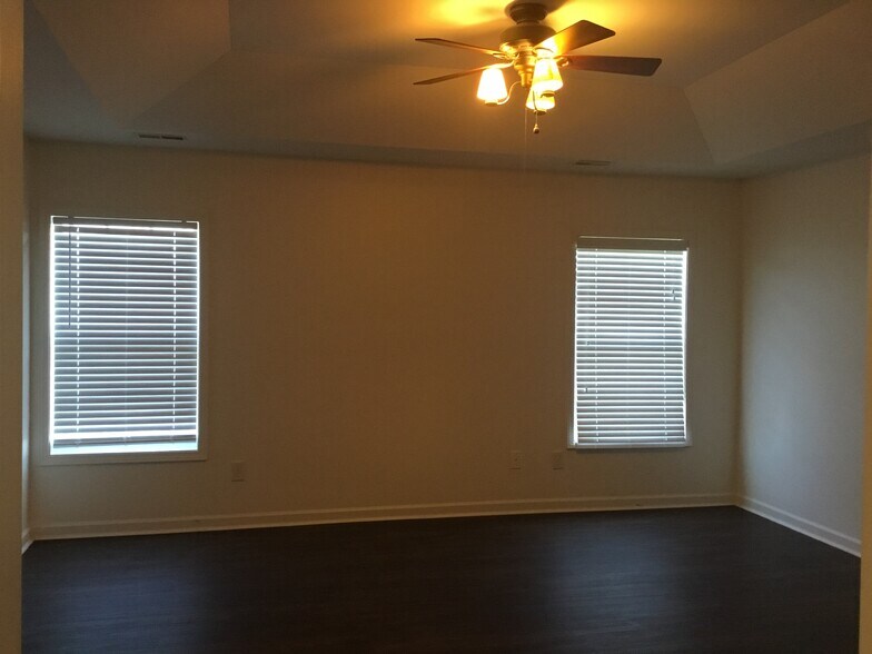 Building Photo - 4544 Fairport Ct
