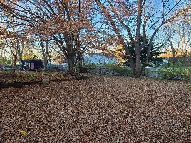 Building Photo - 1656 Hamburg Tpke