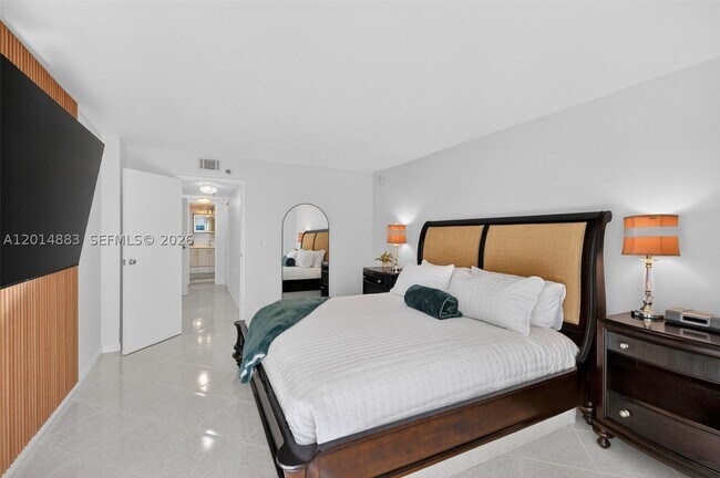 Building Photo - 2401 Collins Ave