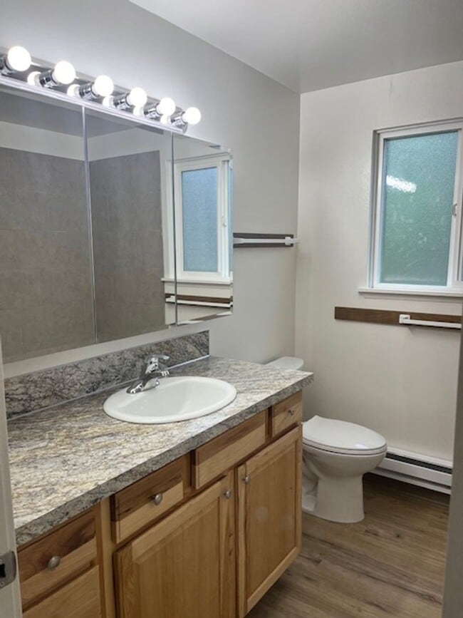 Building Photo - Meeker Creek Tri-Plex