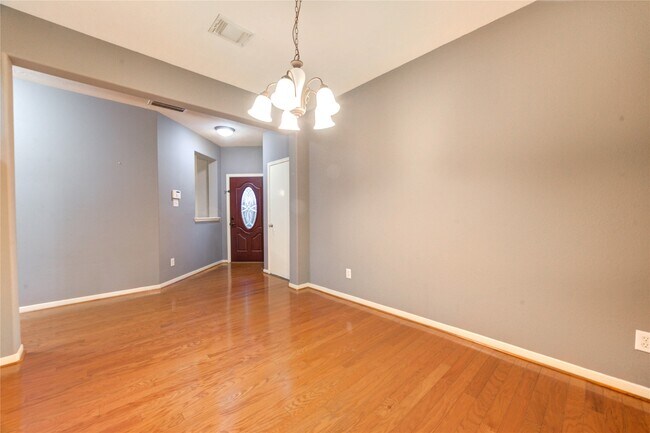 Building Photo - 2931 Meadowglen Cove