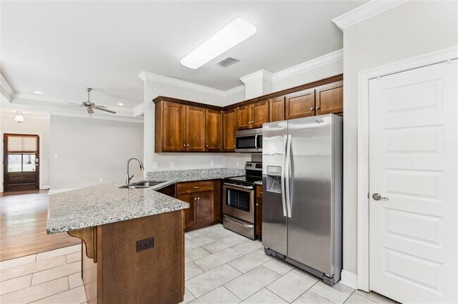 Building Photo - 856 Linlen Ave