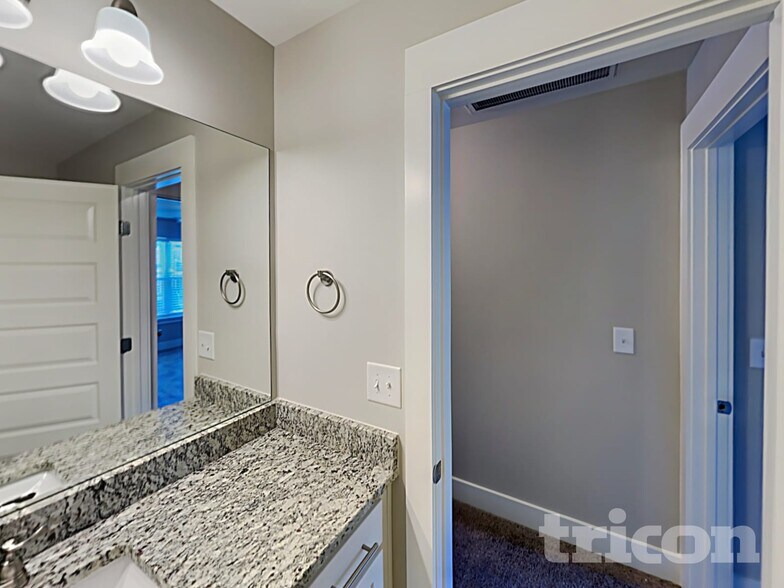 Building Photo - 1326 Sula Dr