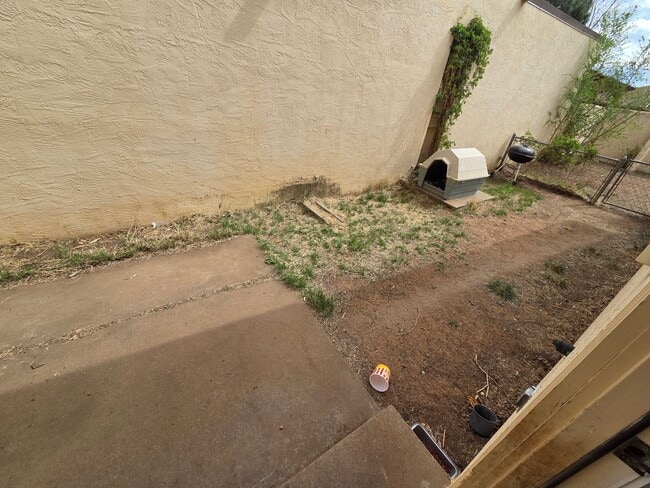 Building Photo - Adorable 3 Bed/2 Bath Paseo Village Townhome