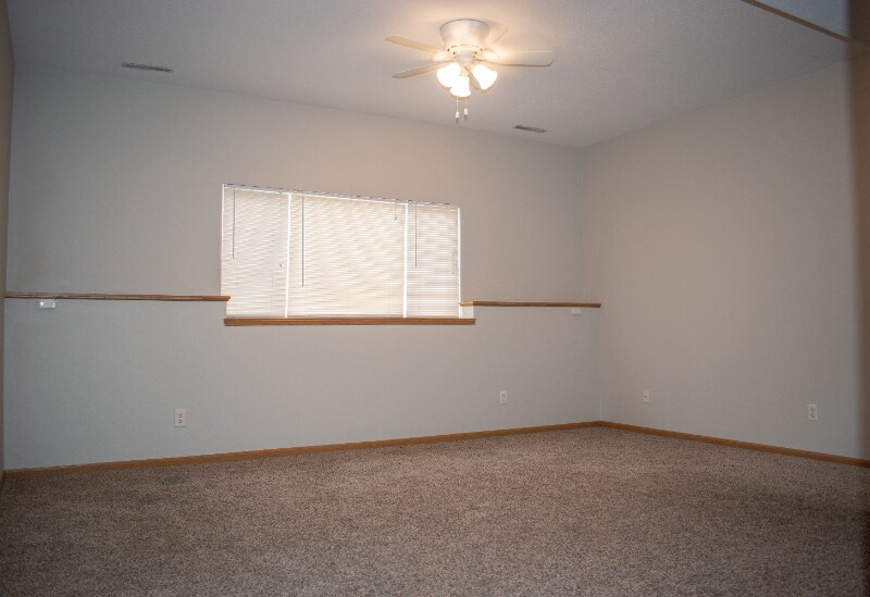 Building Photo - 1515 Prairie Dr