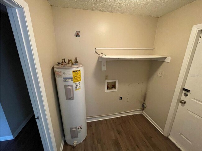 Building Photo - 750 Zella Ln