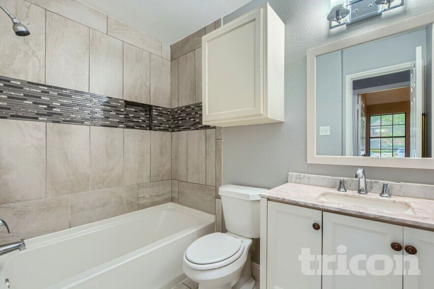 Building Photo - 725 Rawlins Dr