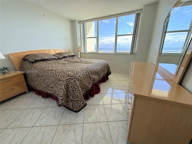 Building Photo - 3180 S Ocean Dr