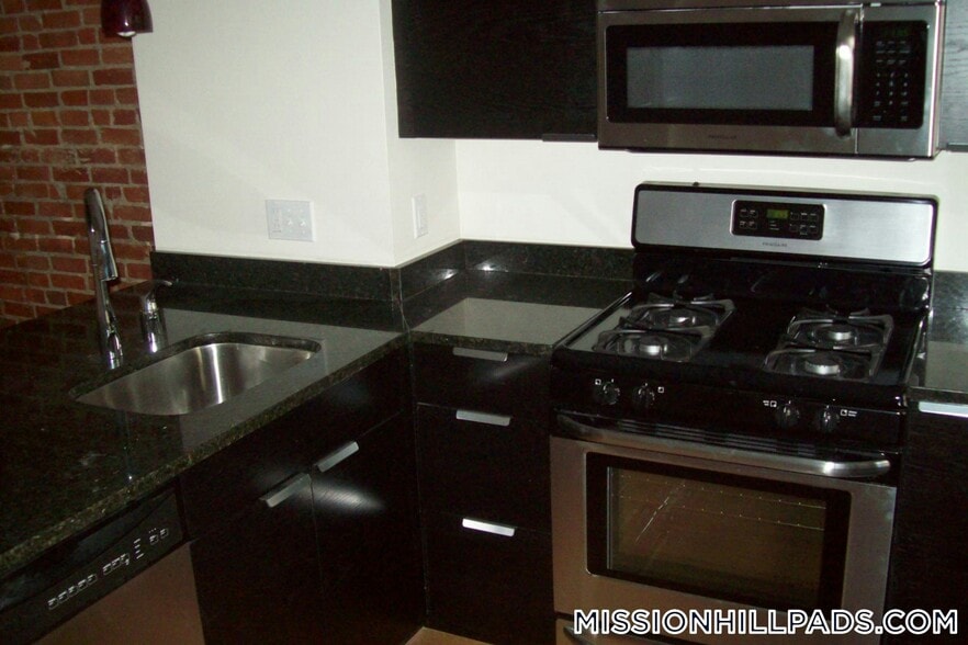 Building Photo - 14 Parker Hill Ave